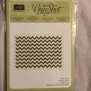 Chevron embossing folder